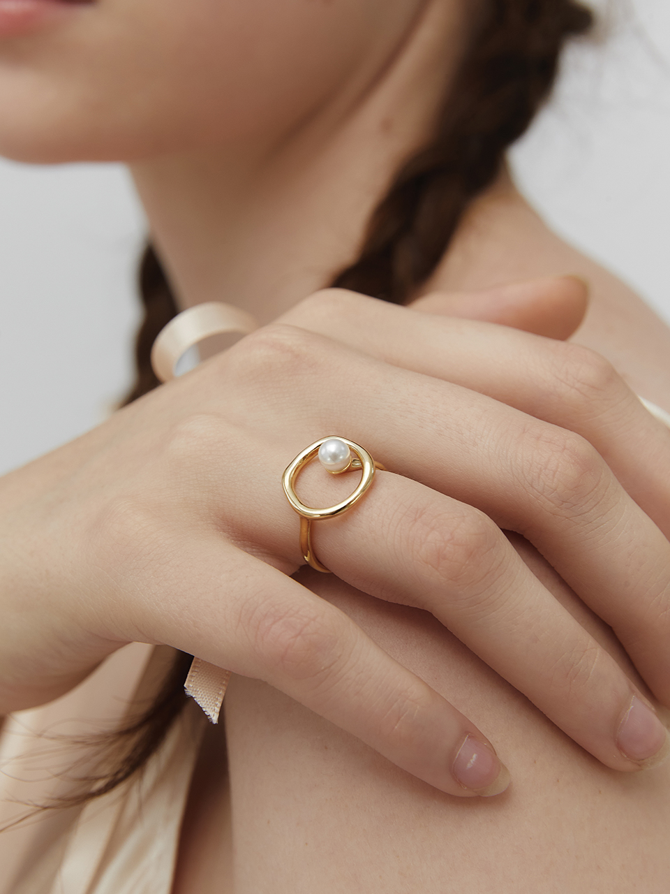 Mild pearl point ring